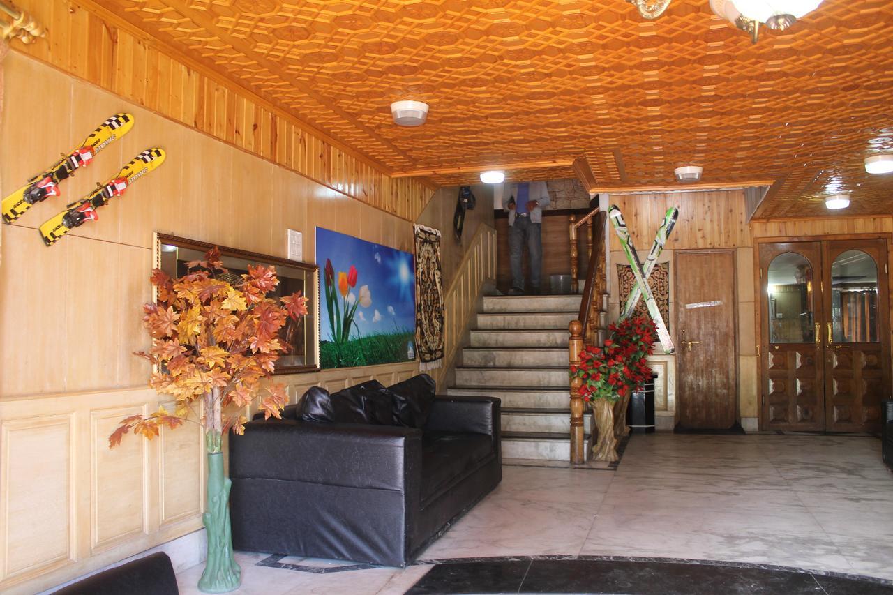 Fluorescence Hotel And Restaurant Gulmarg Esterno foto
