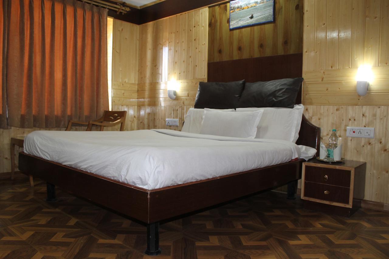 Fluorescence Hotel And Restaurant Gulmarg Esterno foto