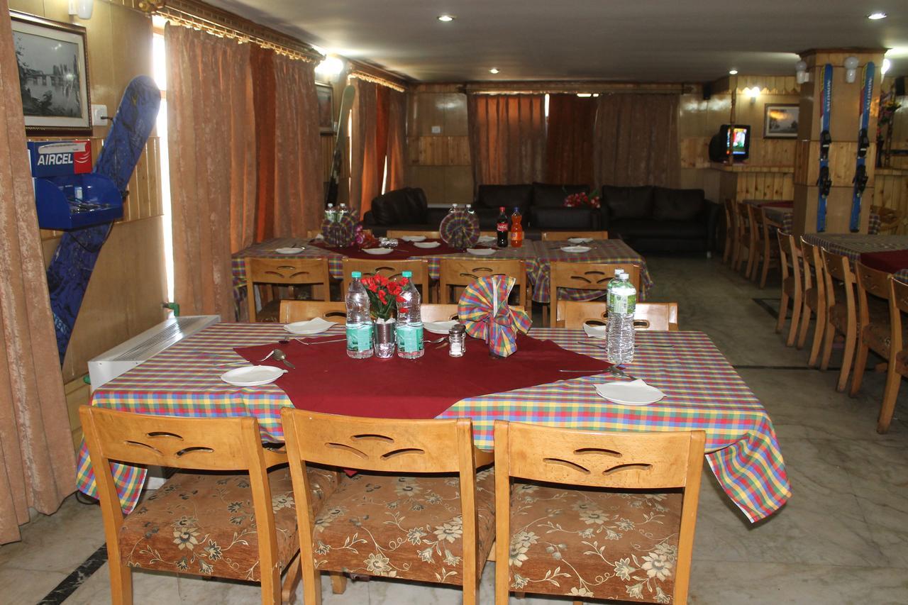 Fluorescence Hotel And Restaurant Gulmarg Esterno foto